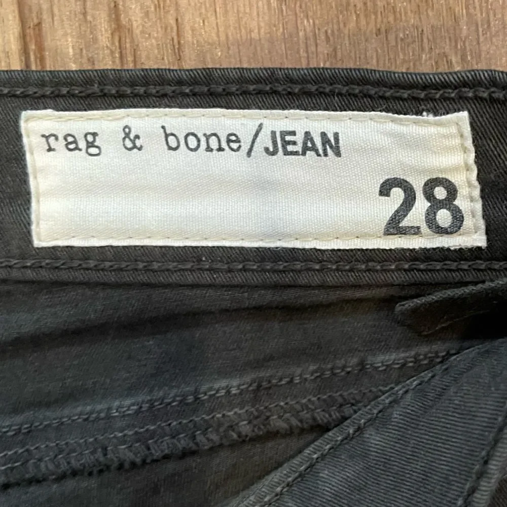 Rag & Bone legging in PFD Green. Like new condition! Size 28 - Picture 6 of 11